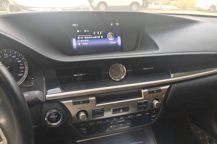 Used Lexus ES 2015 300h Comfort Edition Audio And AC Panel