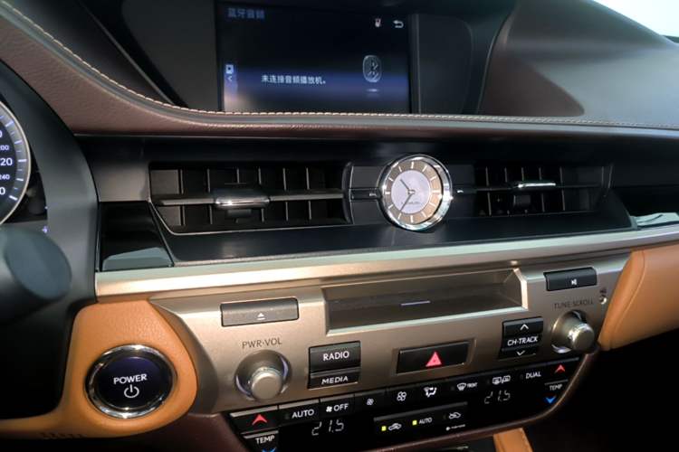 Used Lexus ES 2015 300h Comfort Edition Audio And AC Panel