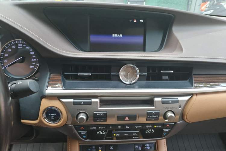 Used Lexus ES 2015 300h Luxury Edition Audio And AC Panel