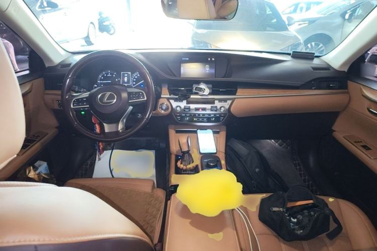 Used Lexus ES 2015 200 Elite Edition Center Console