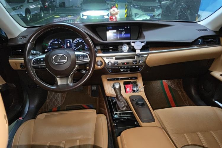 Used Lexus ES 2015 250 Elegant Edition Center Console