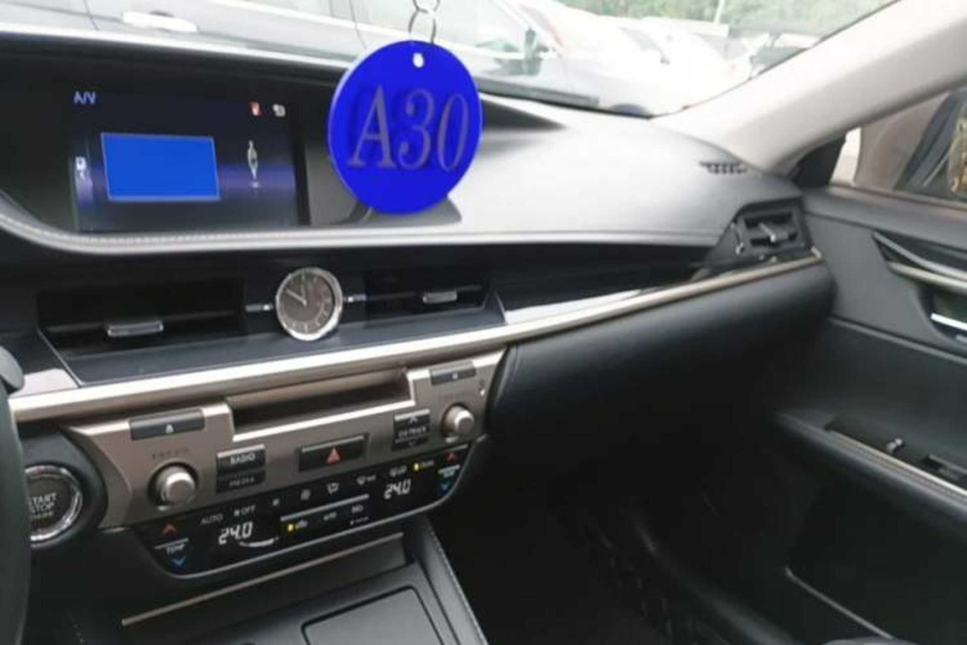 Used Lexus ES 2015 200 Elite Edition Center Console