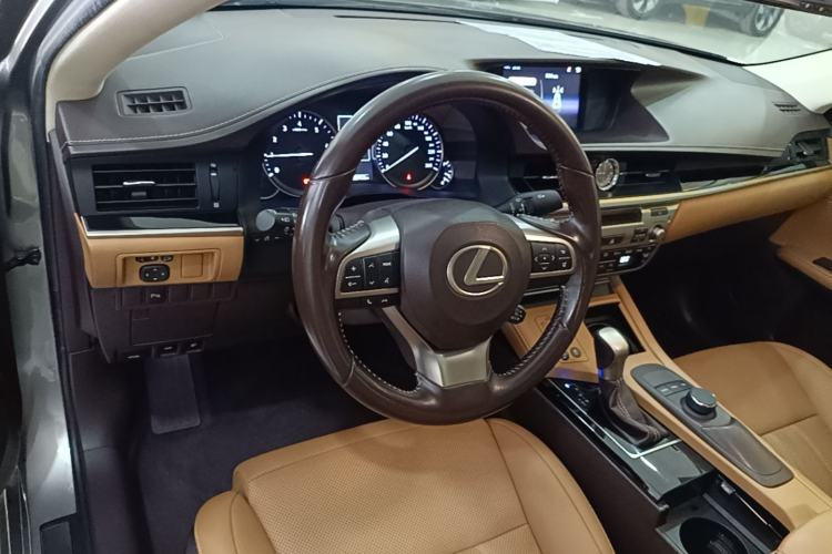 Used Lexus ES 2015 200 Elite Edition Center Console
