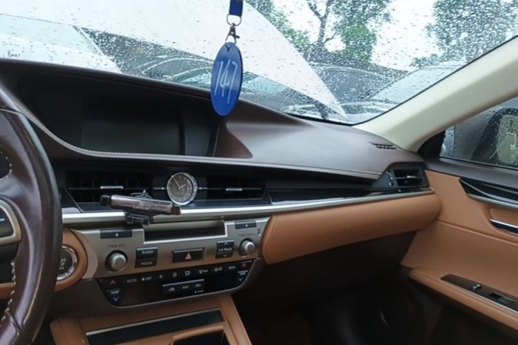 Used Lexus ES 2015 200 Elite Edition Center Console