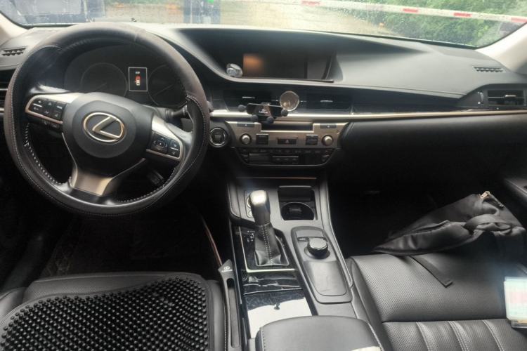 Used Lexus ES 2015 200 Elite Edition Center Console