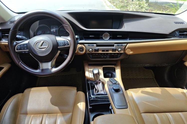 Used Lexus ES 2015 200 Elite Edition Center Console