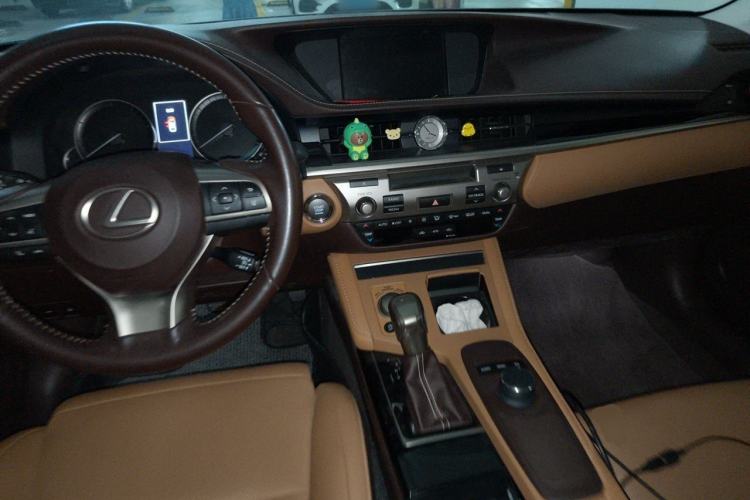 Used Lexus ES 2015 200 Elite Edition Center Console