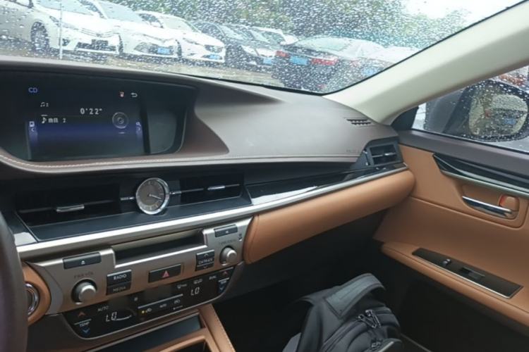 Used Lexus ES 2015 200 Elite Edition Center Console