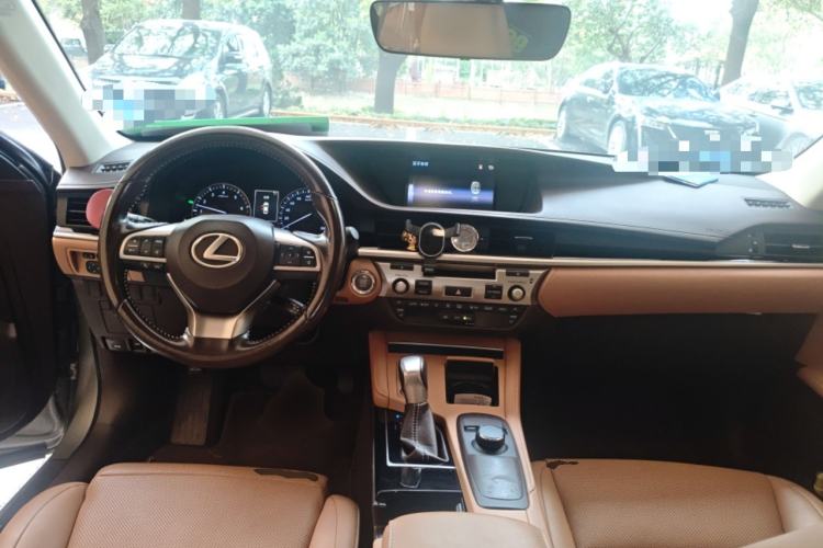 Used Lexus ES 2015 200 Elite Edition Center Console