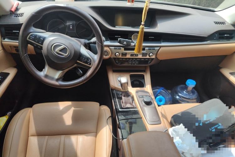 Used Lexus ES 2015 200 Elite Edition Center Console