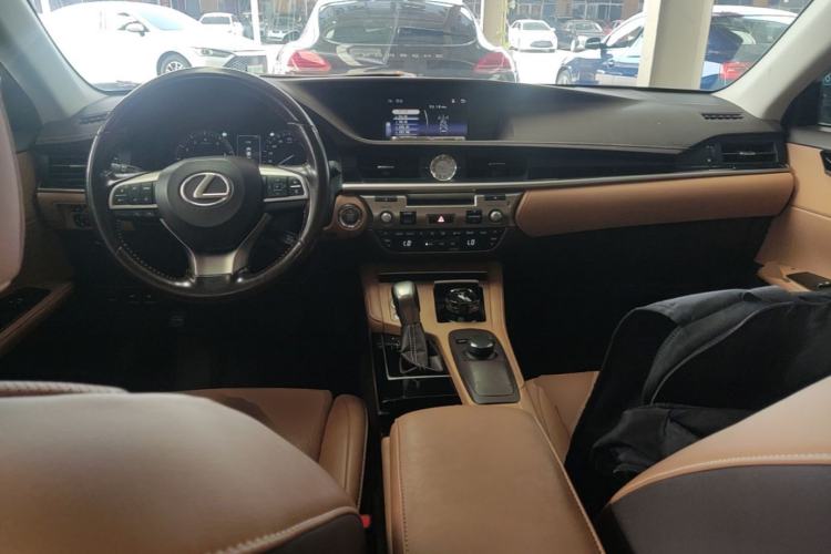 Used Lexus ES 2015 200 Elite Edition Center Console