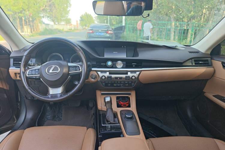 Used Lexus ES 2015 200 Elite Edition Center Console