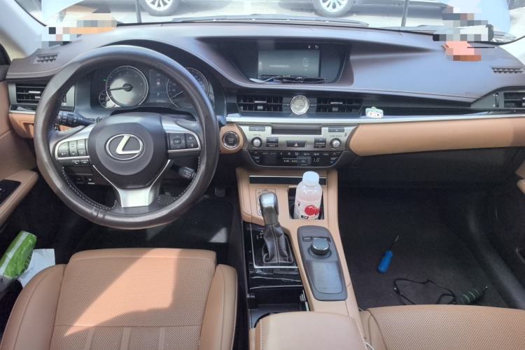 Used Lexus ES 2015 200 Elite Edition Center Console