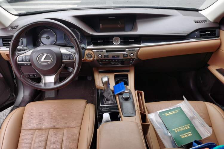 Used Lexus ES 2015 200 Elite Edition Center Console