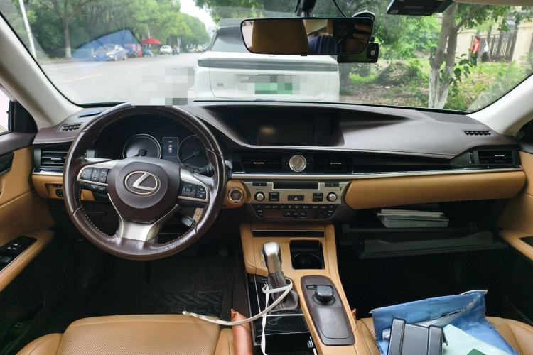 Used Lexus ES 2015 200 Elite Edition Center Console
