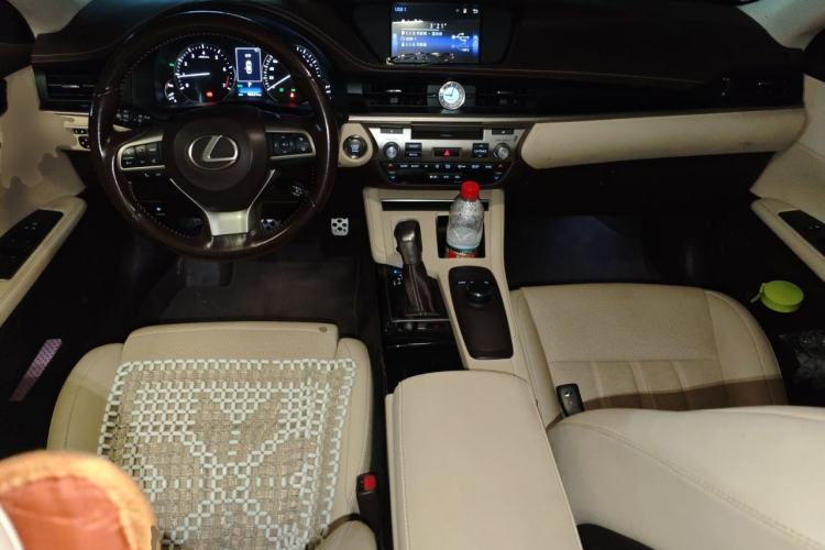 Used Lexus ES 2015 200 Elite Edition Center Console