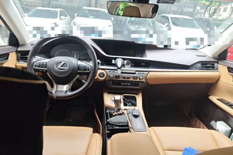 Used Lexus ES 2015 200 Comfort Edition Center Console