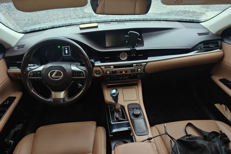 Used Lexus ES 2015 200 Elite Edition Center Console