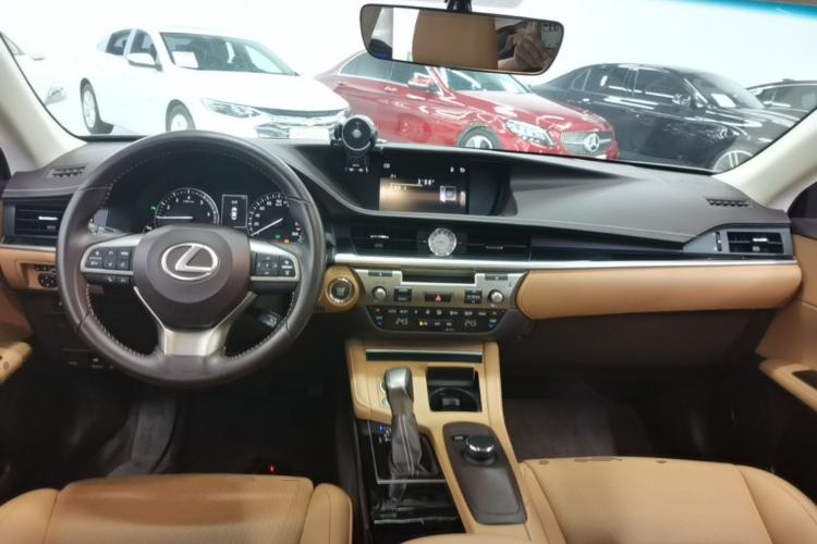 Used Lexus ES 2015 200 Elite Edition Center Console