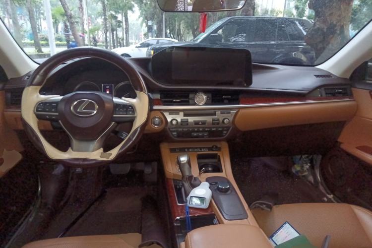 Used Lexus ES 2015 200 Elite Edition Center Console