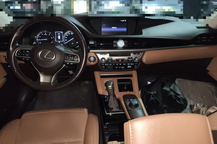 Used Lexus ES 2015 200 Comfort Edition Center Console