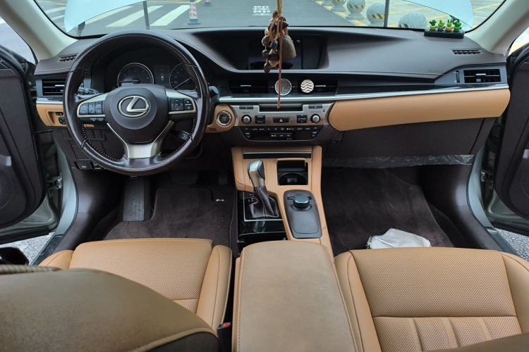 Used Lexus ES 2015 200 Elite Edition Center Console