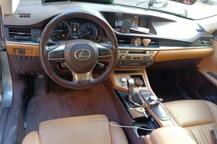 Used Lexus ES 2015 200 Elite Edition Center Console