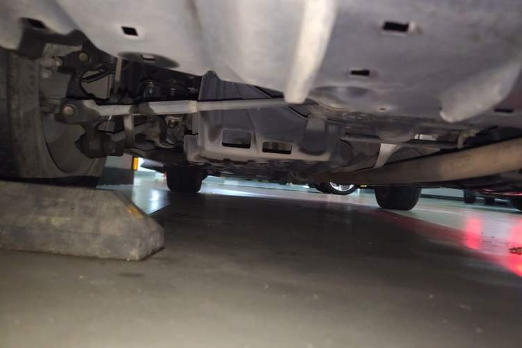 Used Lexus ES 2015 300h Comfort Edition Chassis Rear Left