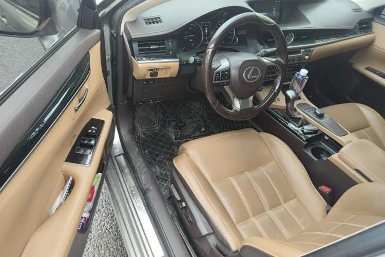 Used Lexus ES 2015 300h Comfort Edition Driver Seat