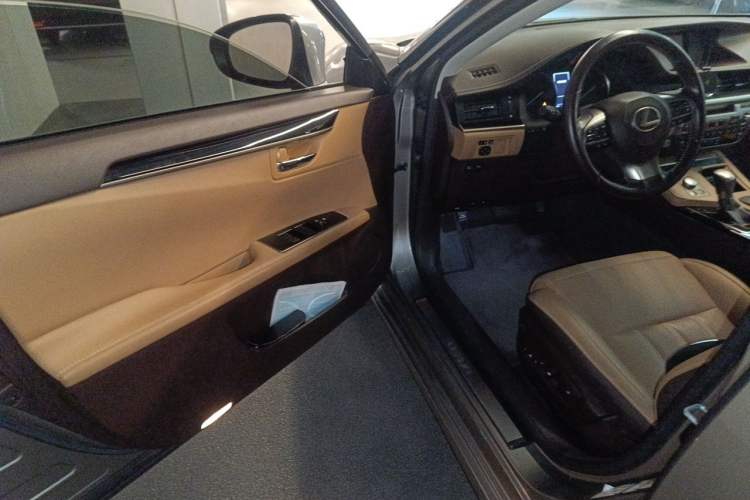 Used Lexus ES 2015 200 Comfort Edition Driver Seat