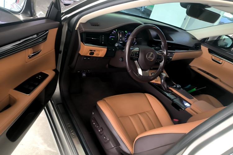 Used Lexus ES 2015 300h Comfort Edition Driver Seat