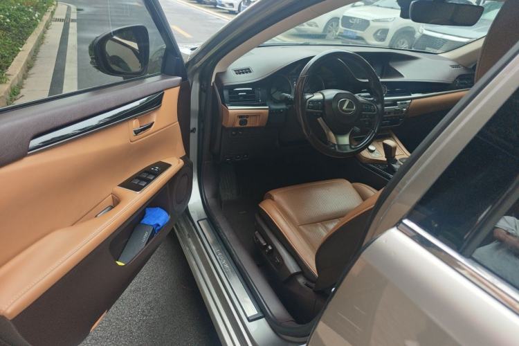 Used Lexus ES 2015 200 Comfort Edition Driver Seat