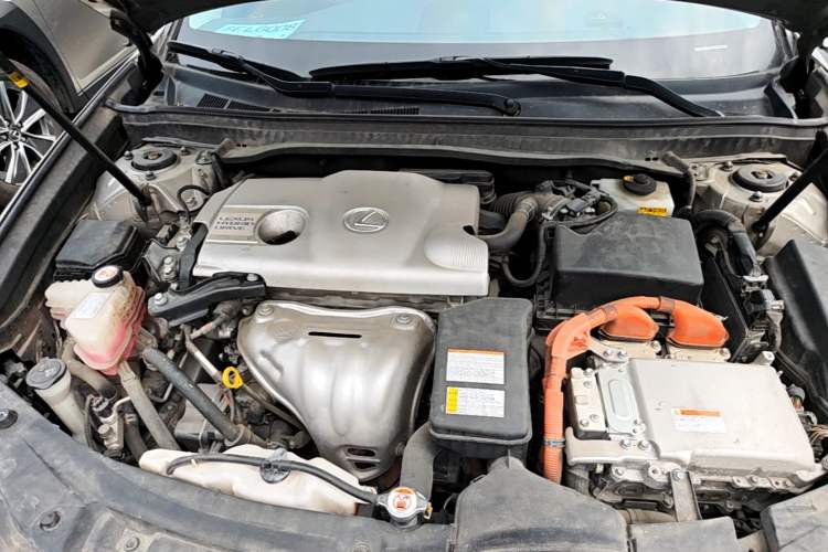 Used Lexus ES 2015 300h Comfort Edition Engine Bay