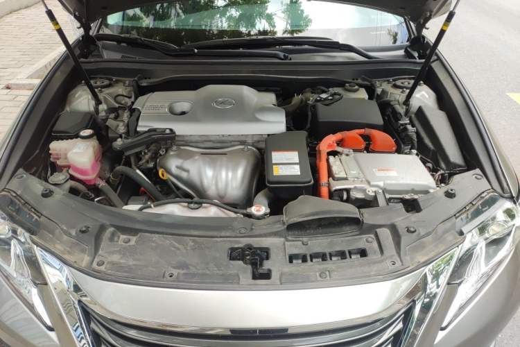Used Lexus ES 2015 300h Comfort Edition Engine Bay
