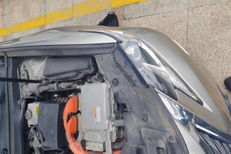 Used Lexus ES 2015 300h Comfort Edition Engine Bay Left
