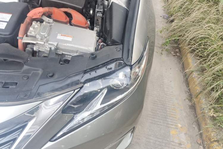 Used Lexus ES 2015 300h Comfort Edition Engine Bay Left