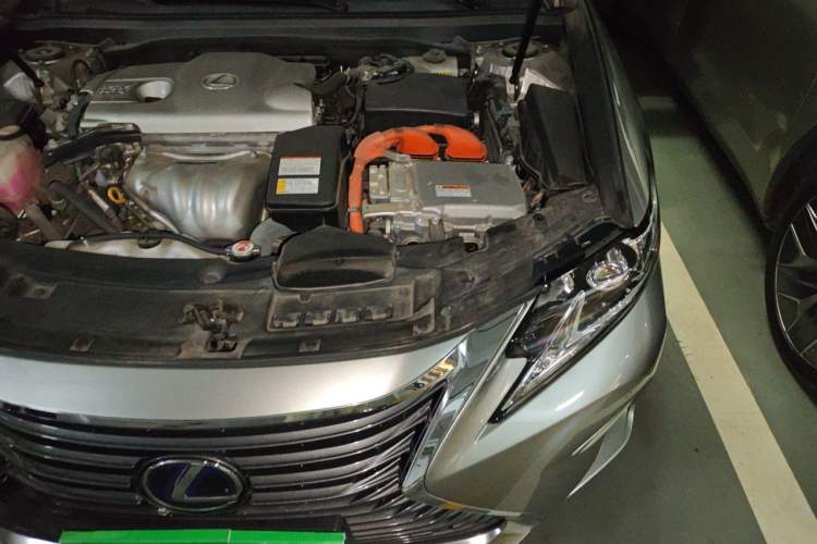 Used Lexus ES 2015 300h Comfort Edition Engine Bay Left