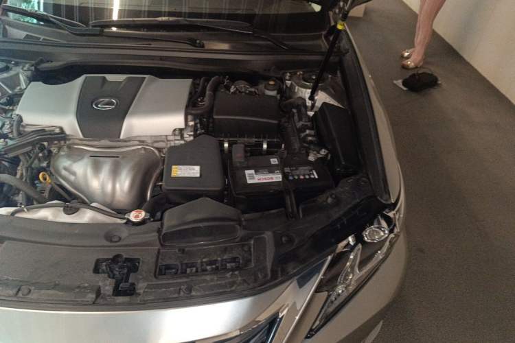 Used Lexus ES 2015 200 Comfort Edition Engine Bay Left