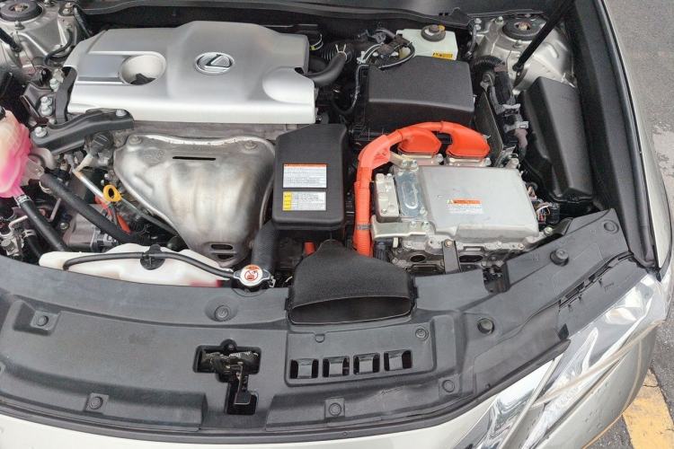 Used Lexus ES 2015 300h Premium Edition Engine Bay Left