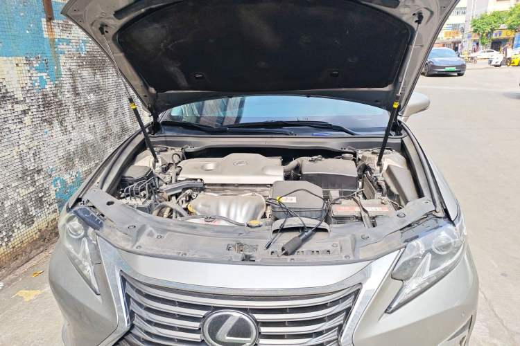 Used Lexus ES 2015 250 Elegant Edition Engine Bay