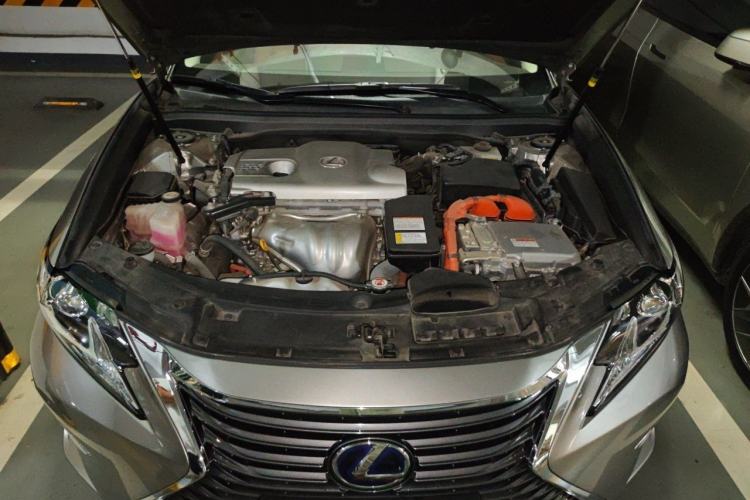 Used Lexus ES 2015 300h Comfort Edition Engine Bay