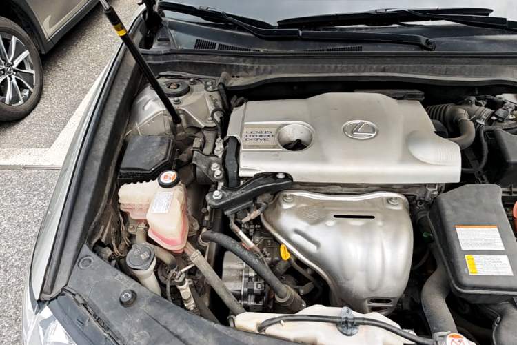 Used Lexus ES 2015 300h Comfort Edition Engine Bay Right