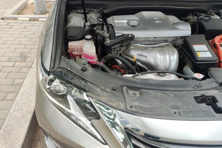Used Lexus ES 2015 300h Comfort Edition Engine Bay Right