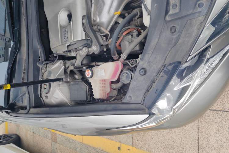 Used Lexus ES 2015 300h Comfort Edition Engine Bay Right