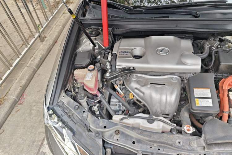 Used Lexus ES 2015 300h Comfort Edition Engine Bay Right