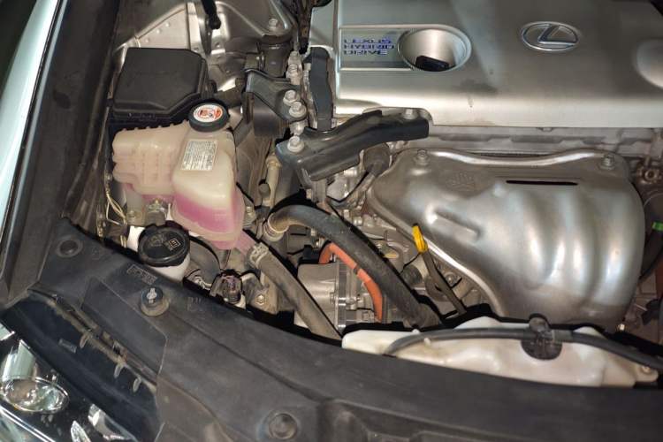 Used Lexus ES 2015 300h Comfort Edition Engine Bay Right
