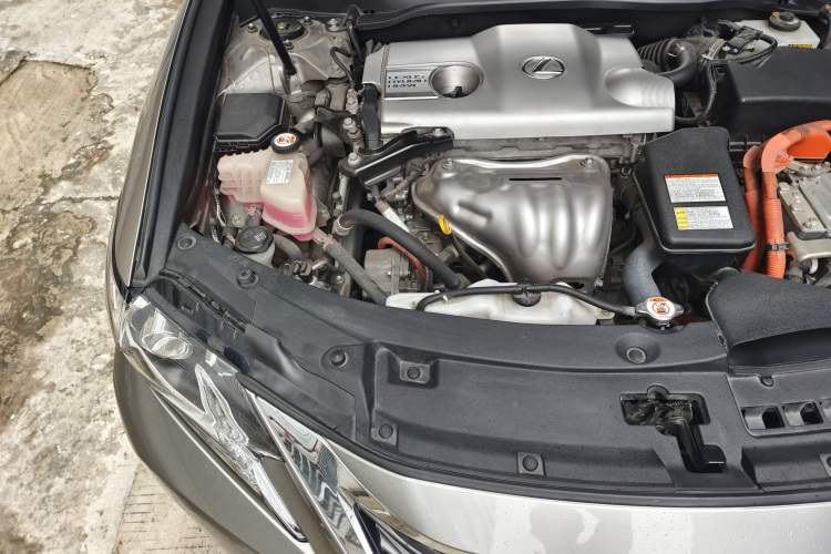Used Lexus ES 2015 300h Comfort Edition Engine Bay Right