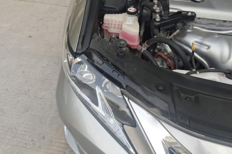 Used Lexus ES 2015 300h Comfort Edition Engine Bay Right