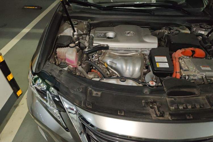 Used Lexus ES 2015 300h Comfort Edition Engine Bay Right