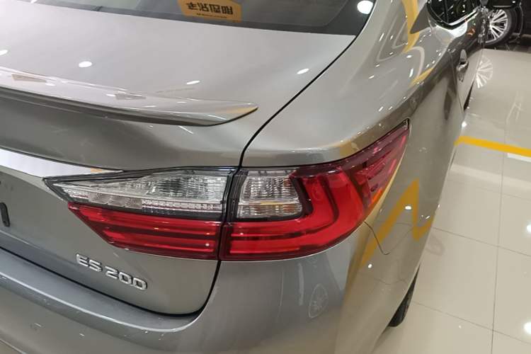 Used Lexus ES 2015 200 Elite Edition Exterior 1
